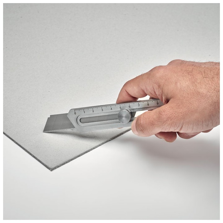 Cutter rétractable multi-outils