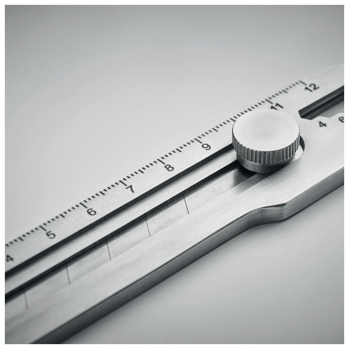 Cutter rétractable multi-outils