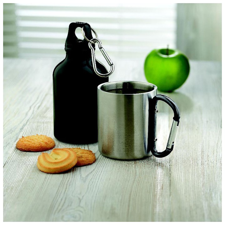 Mug acier et anse mousqueton.
