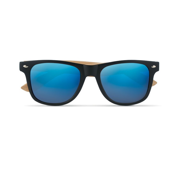 Lunettes de soleil en bambou.
