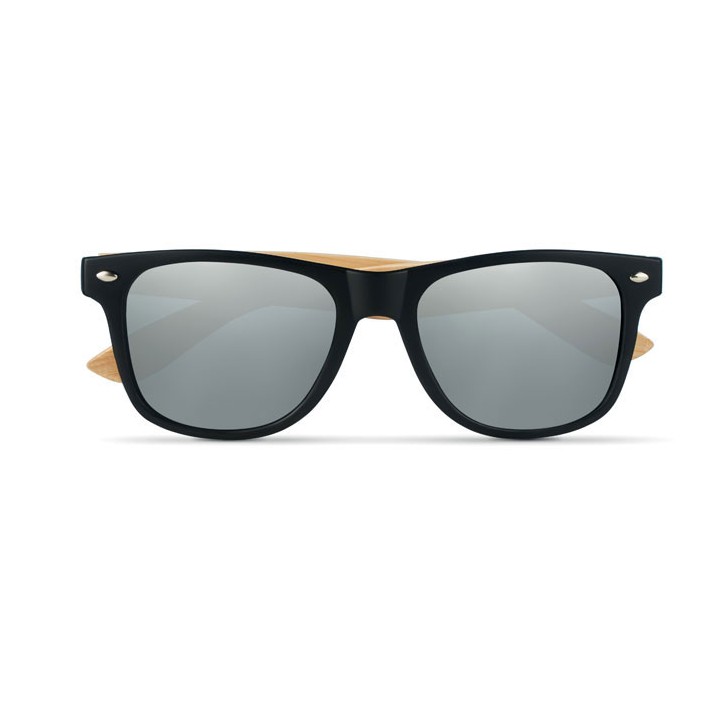 Lunettes de soleil en bambou.