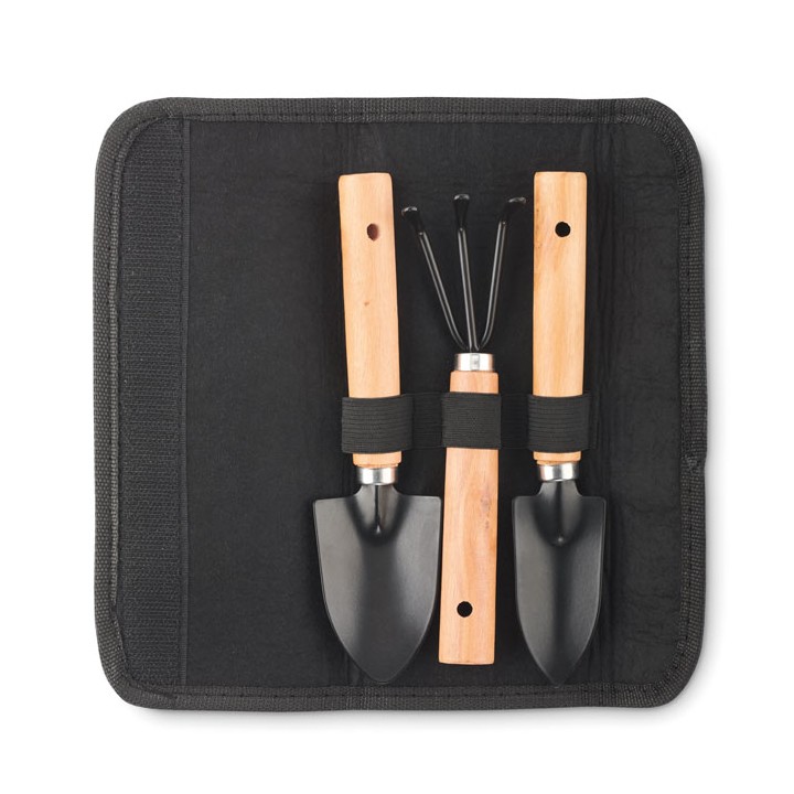 3 outils de jardinage