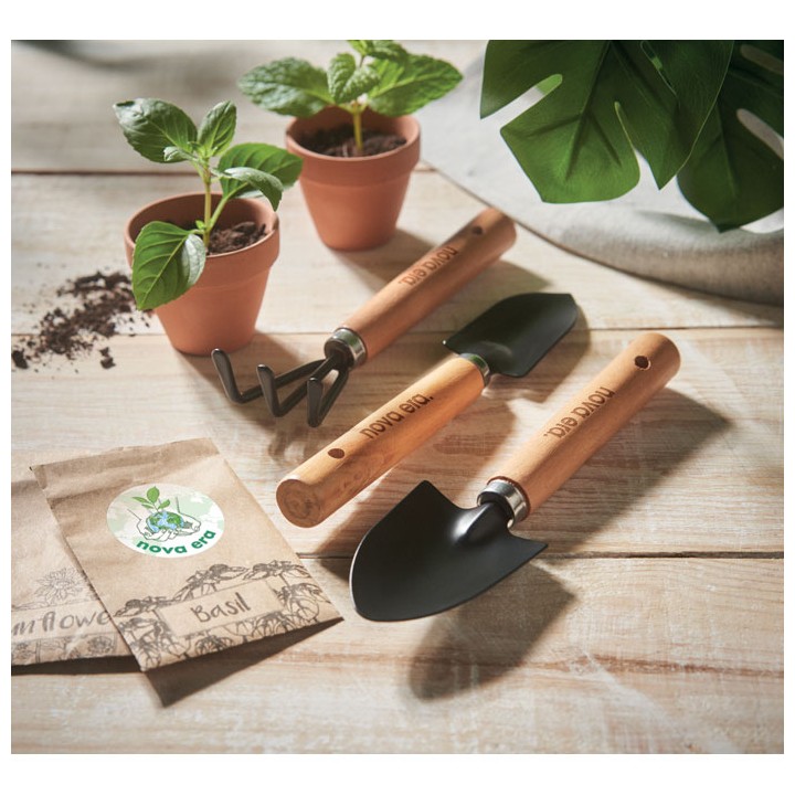 3 outils de jardinage