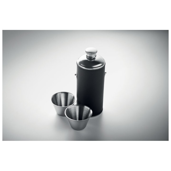 Bouteille avec gobelets