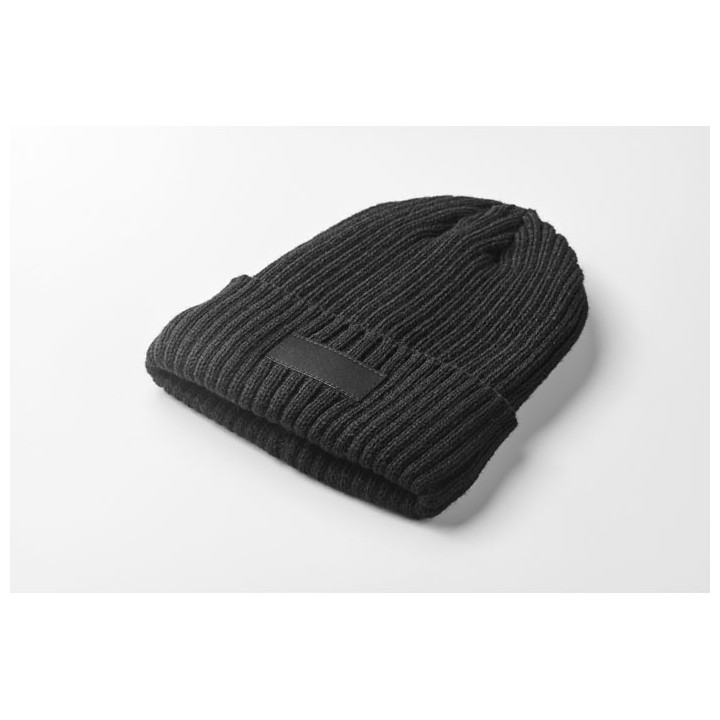 Bonnet tricoté avec revers