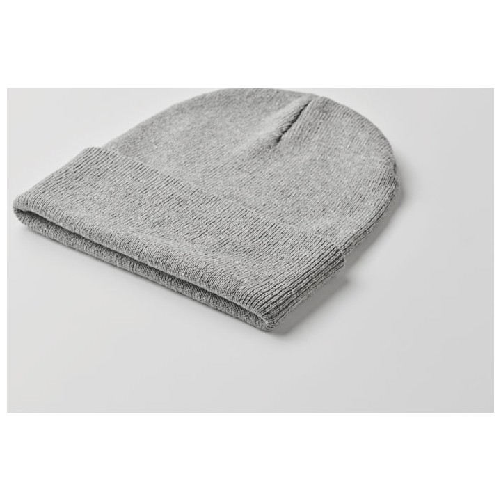 Bonnet tricoté avec revers