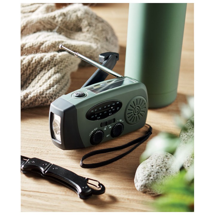 Radio portable avec torche LED MO2746-