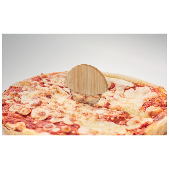 Roulette à pizza en bambou
