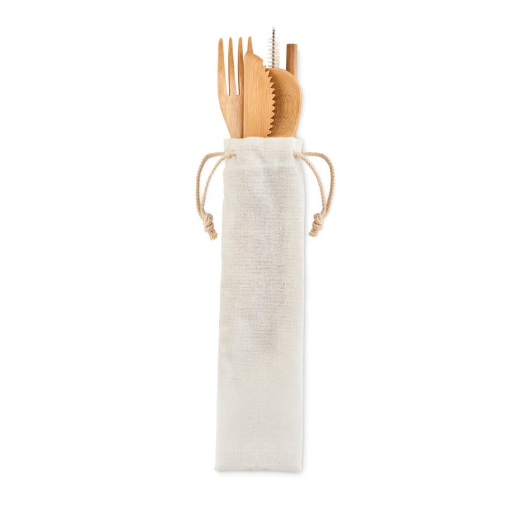 Couverts en bambou avec paille