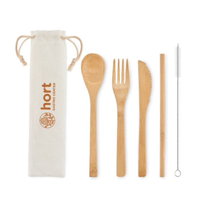 Couverts en bambou avec paille