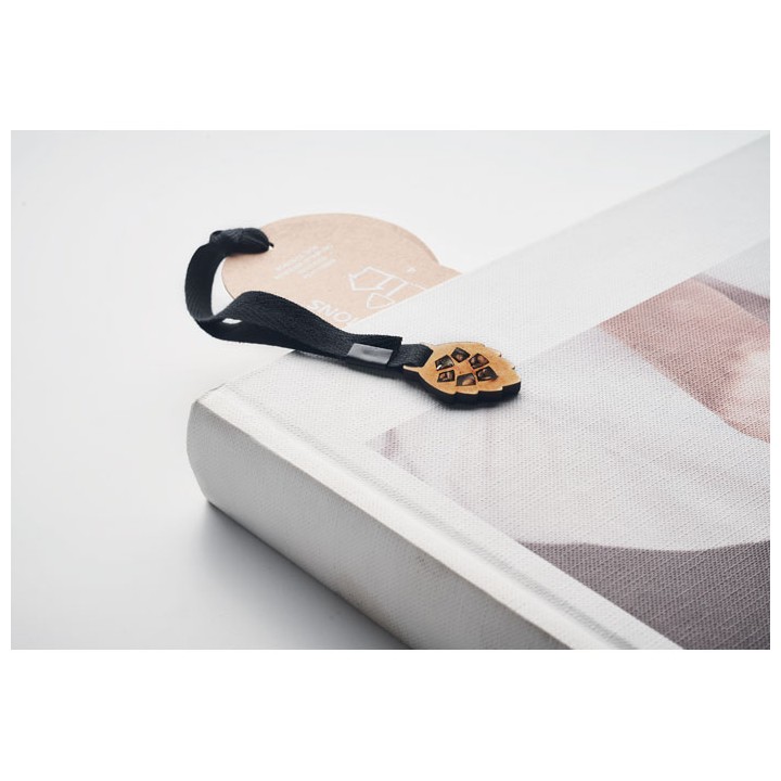 Un marque page , un pin