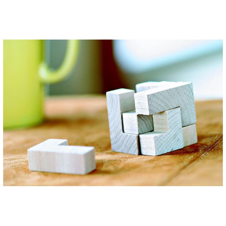 Puzzle en bois dans un sac
