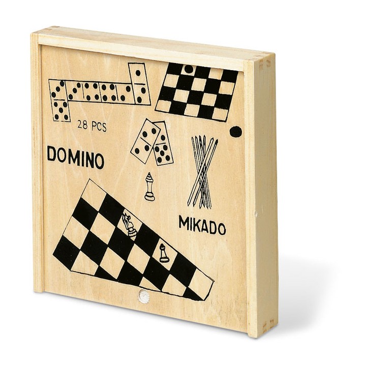4 jeux dans une boîte en bois