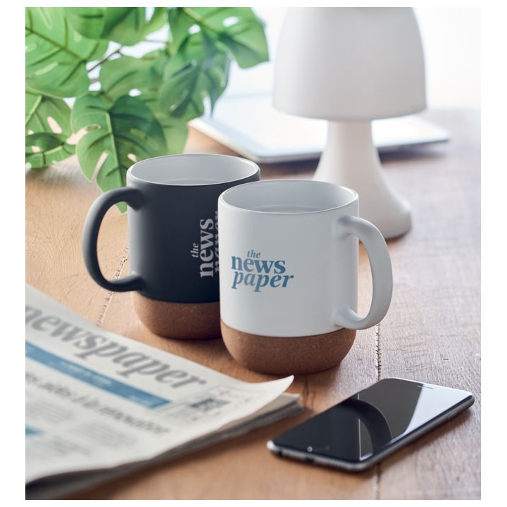 Tasse liège et céramique mate